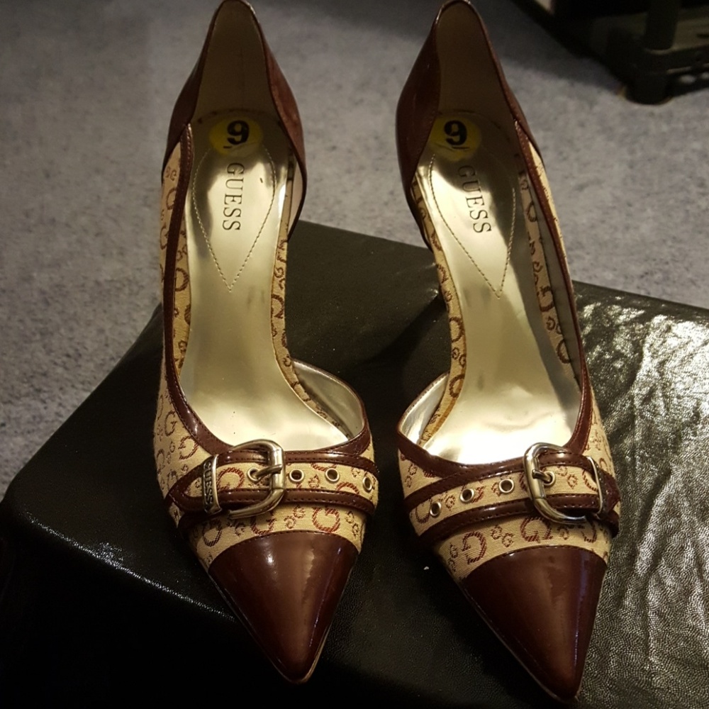 Guess pumps